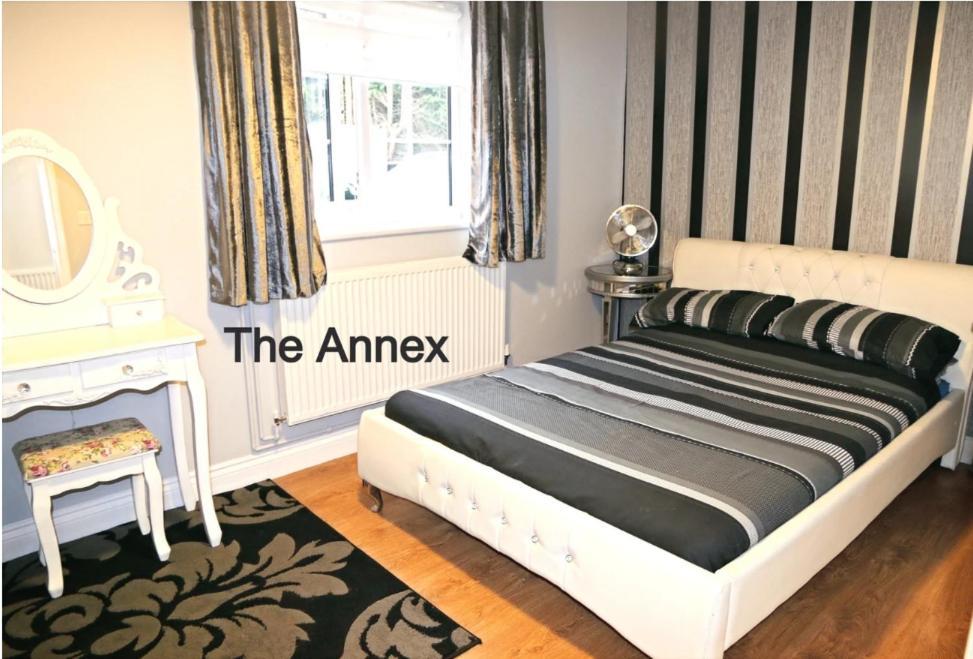 Hen & Stag Retreat Weekend Stay Sleeps 10 To 30 Thetford Exteriör bild