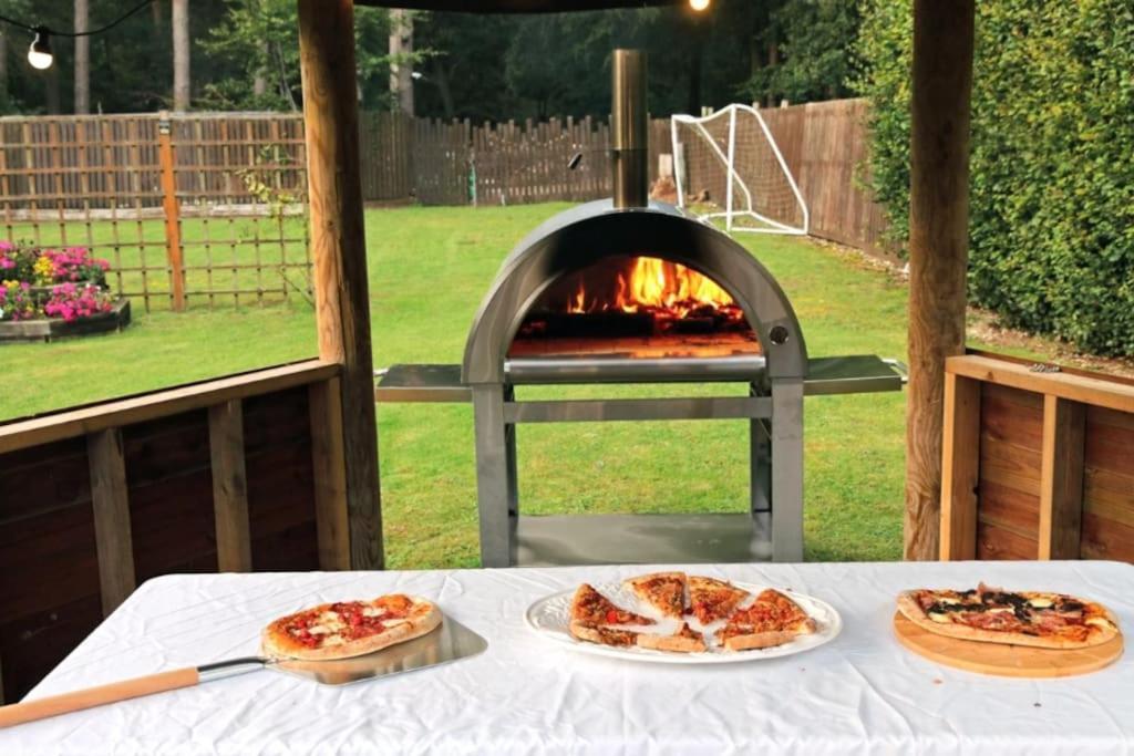 Hen & Stag Retreat Weekend Stay Sleeps 10 To 30 Thetford Exteriör bild