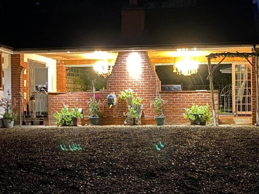 Hen & Stag Retreat Weekend Stay Sleeps 10 To 30 Thetford Exteriör bild