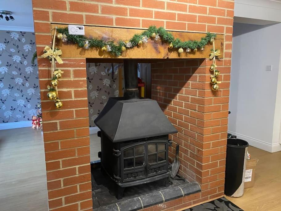 Hen & Stag Retreat Weekend Stay Sleeps 10 To 30 Thetford Exteriör bild