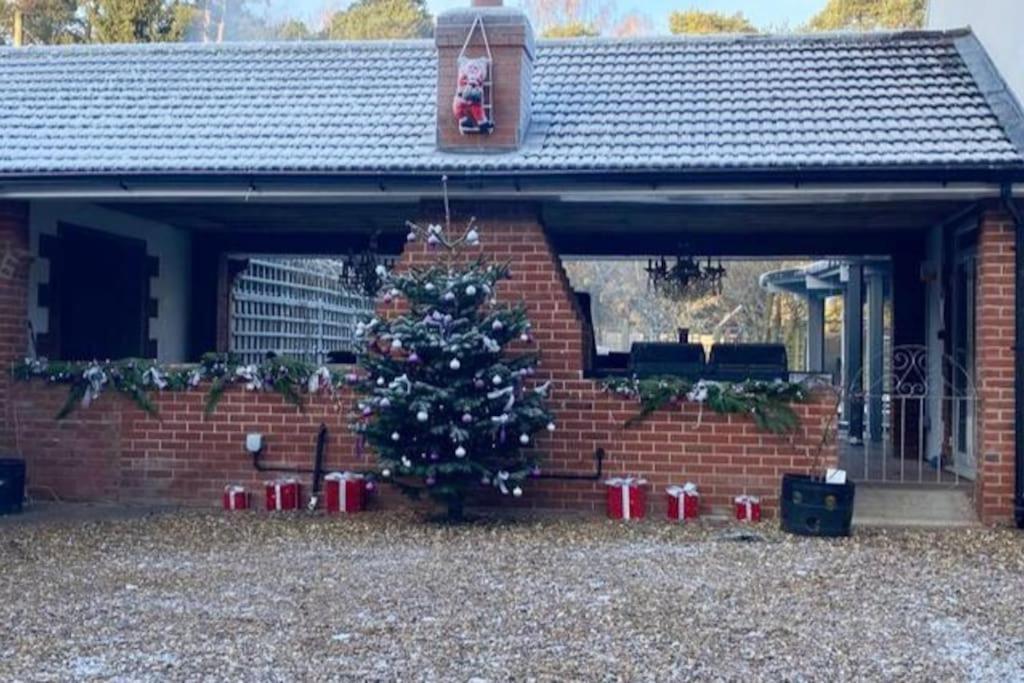 Hen & Stag Retreat Weekend Stay Sleeps 10 To 30 Thetford Exteriör bild