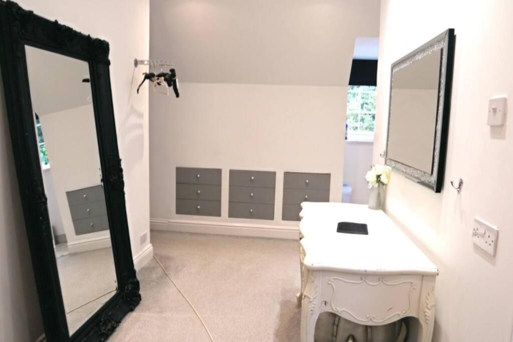 Hen & Stag Retreat Weekend Stay Sleeps 10 To 30 Thetford Exteriör bild