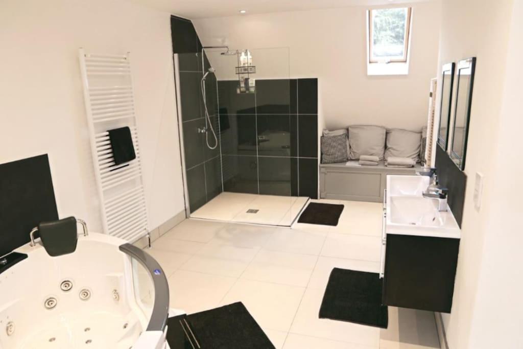 Hen & Stag Retreat Weekend Stay Sleeps 10 To 30 Thetford Exteriör bild