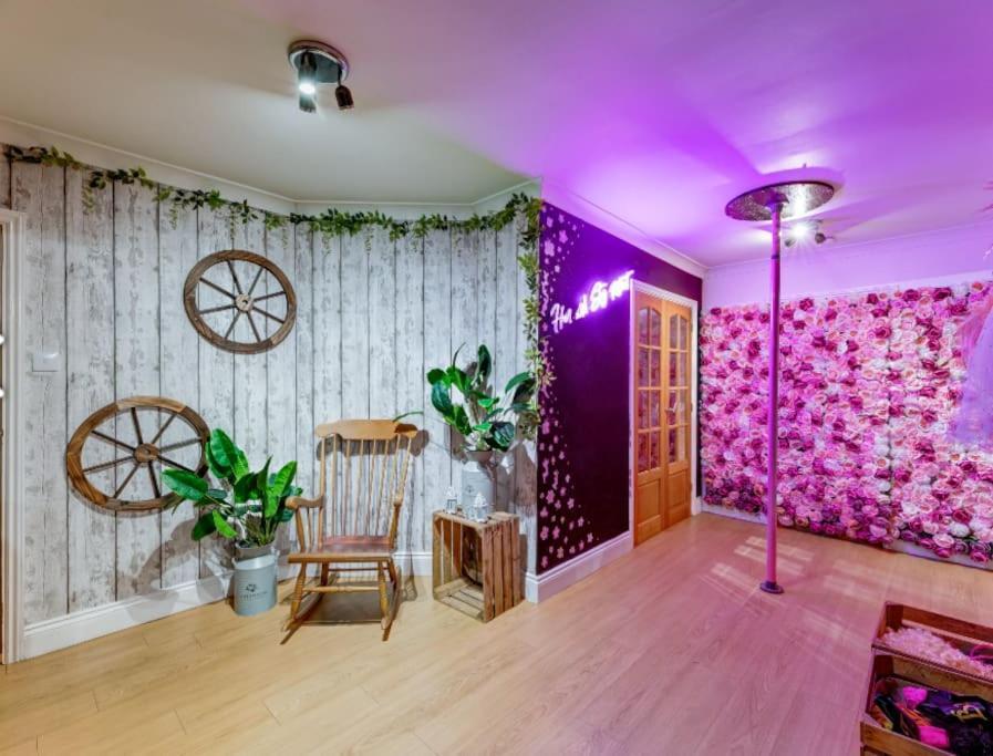 Hen & Stag Retreat Weekend Stay Sleeps 10 To 30 Thetford Exteriör bild