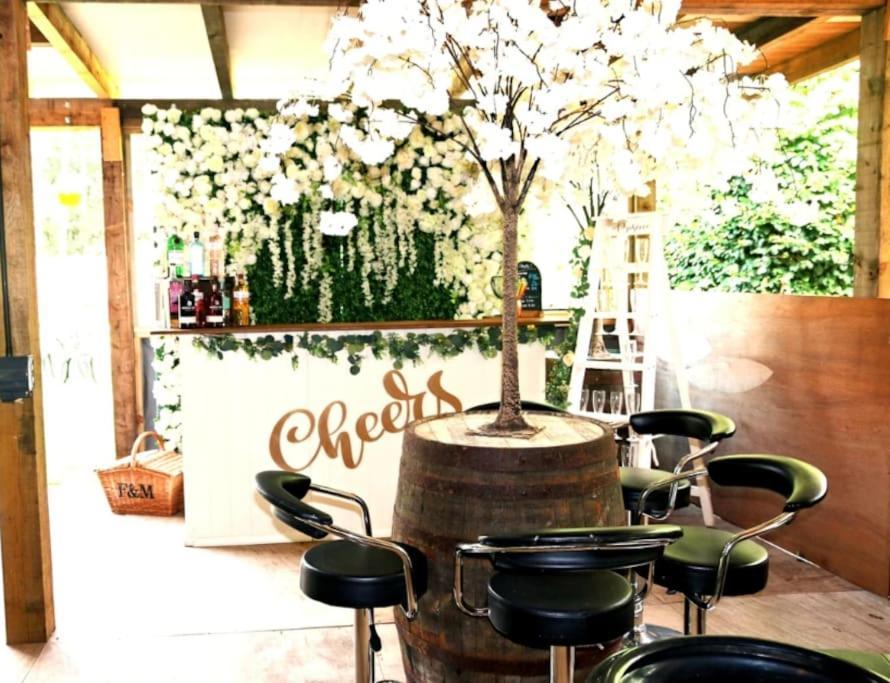 Hen & Stag Retreat Weekend Stay Sleeps 10 To 30 Thetford Exteriör bild