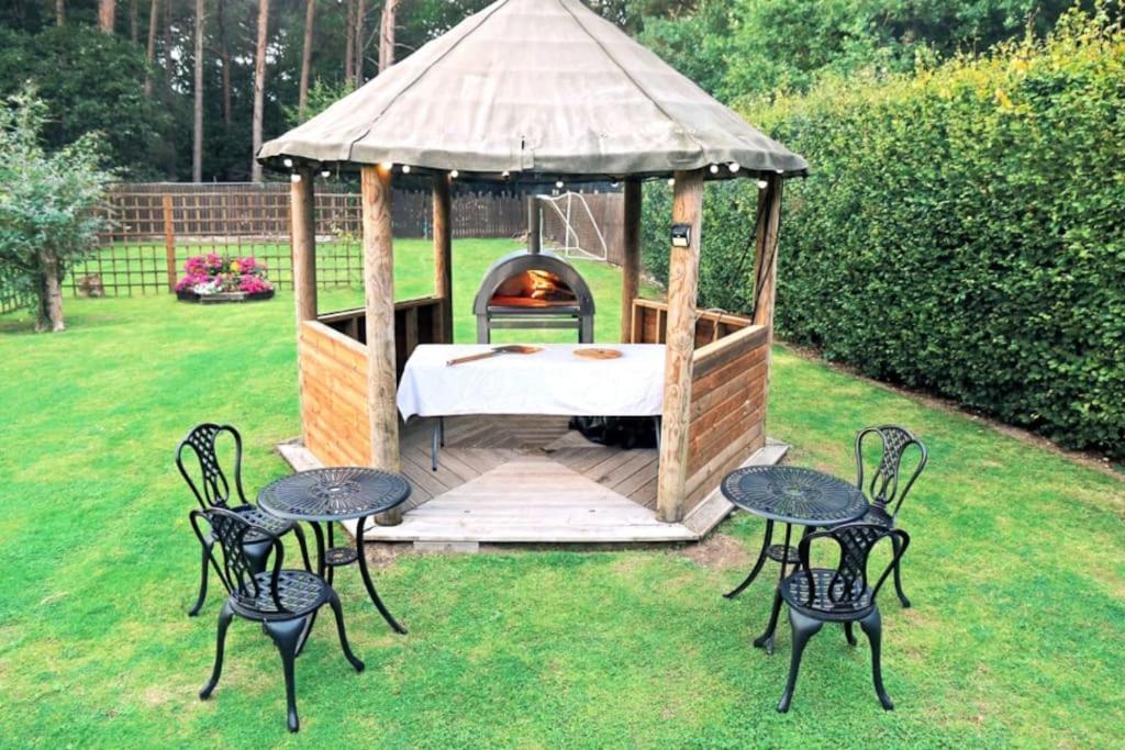 Hen & Stag Retreat Weekend Stay Sleeps 10 To 30 Thetford Exteriör bild